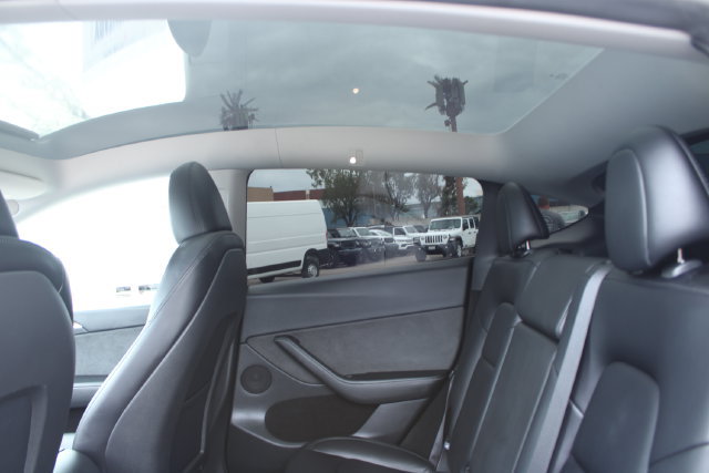 Used 2025 Tesla Model Y Long Range RWD image 32