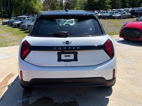 Used 2026 MINI Cooper 4-Door Hardtop FWD image 7