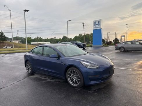 Used 2023 Tesla Model 3 Standard Range RWD image 3