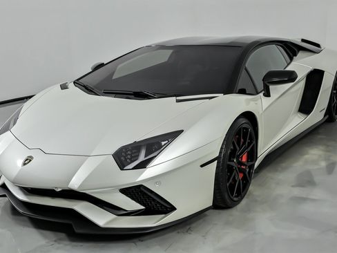 Used 2017 Lamborghini Aventador S image 6