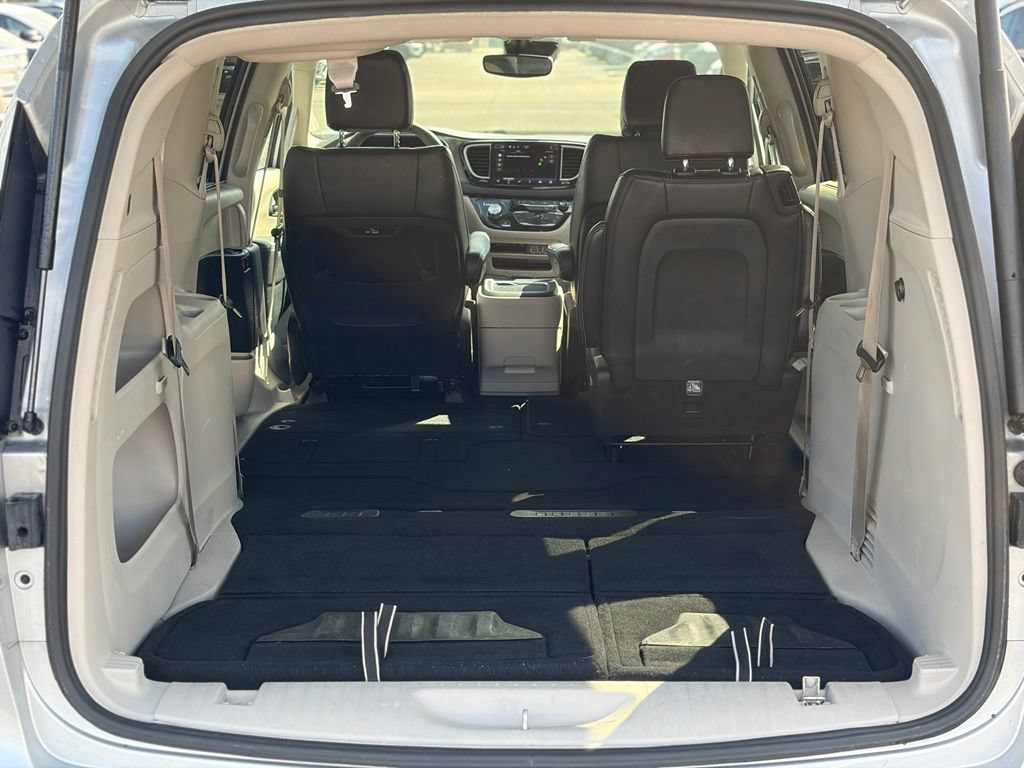 Certified 2023 Chrysler Pacifica Touring-L FWD image 10