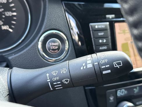 Used 2020 Nissan Rogue SL w/ Premium Package image 20