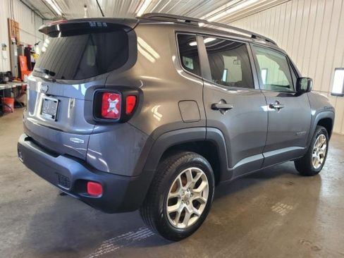 Used 2017 Jeep Renegade Latitude w/ Cold Weather Group AWD/4WD image 3