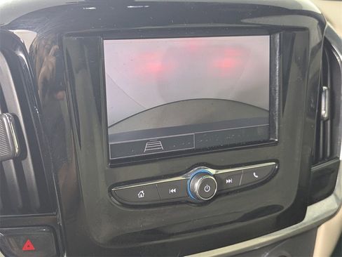 Used 2022 Chevrolet Traverse LS image 21