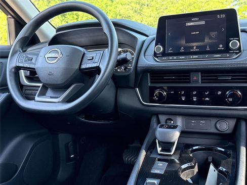 Used 2025 Nissan Rogue S FWD image 3