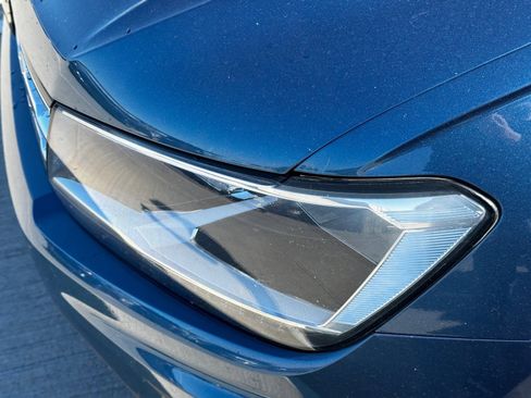 Used 2019 Volkswagen Tiguan SE w/ Panoramic Sunroof Package image 6