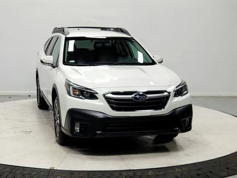Used 2021 Subaru Outback Premium image 2