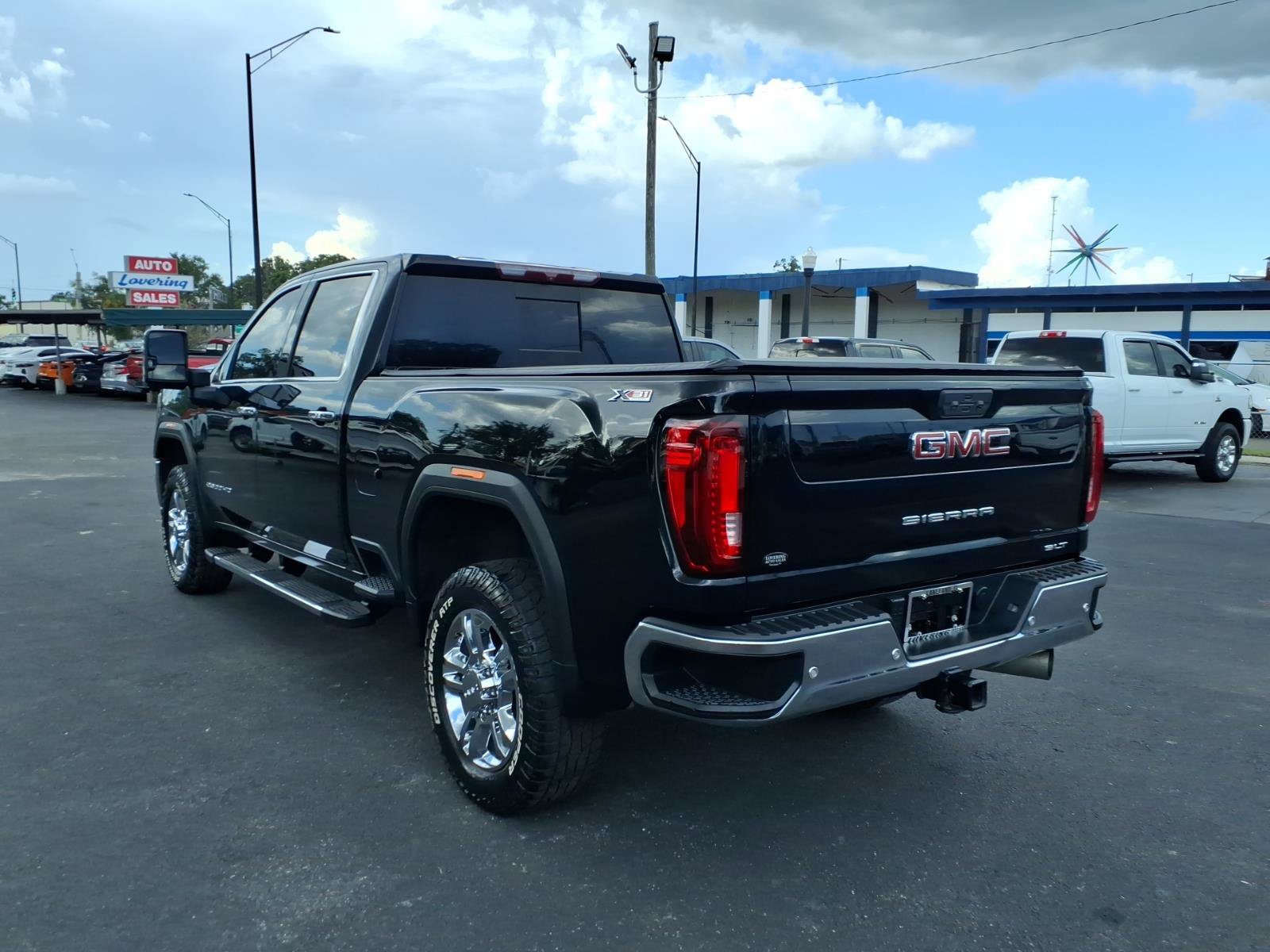 Used 2022 GMC Sierra 2500 SLT w/ SLT Premium Package AWD/4WD image 3
