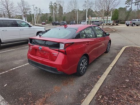 Used 2020 Toyota Prius XLE image 3