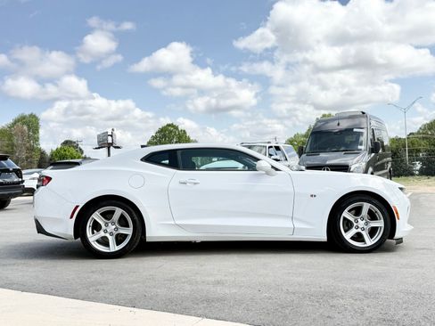 Used 2017 Chevrolet Camaro LT RWD image 8