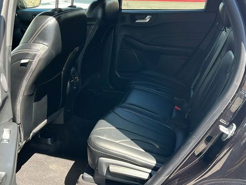 Certified 2025 Ford Escape Platinum w/ Premium Technology Package AWD/4WD image 9