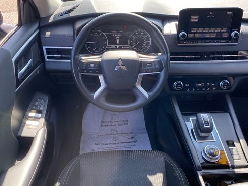 Used 2023 Mitsubishi Outlander ES FWD image 10