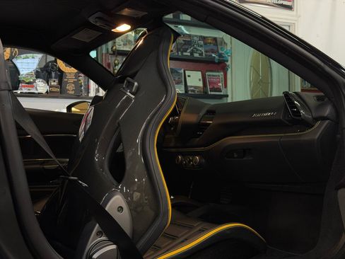 Used 2018 Ferrari 488 GTB RWD image 34