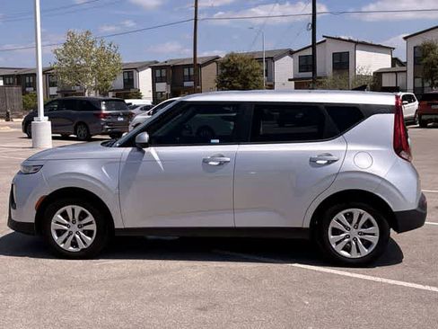 Used 2021 Kia Soul LX image 11