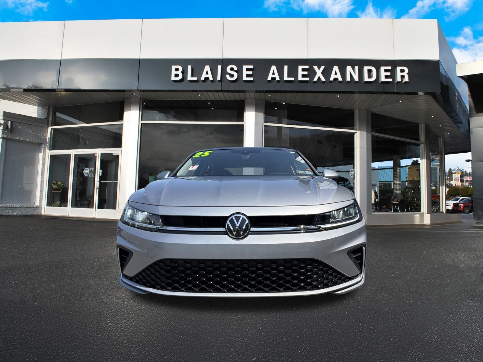 Used 2025 Volkswagen Jetta SE FWD image 9