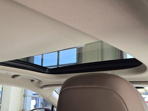 Used 2022 Lincoln Nautilus Reserve image 11