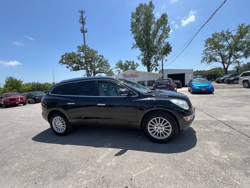Used 2011 Buick Enclave CXL FWD image 4