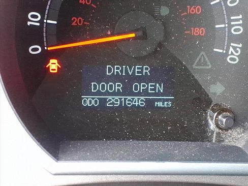 Used 2011 Toyota Sequoia Platinum image 28