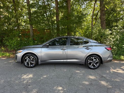 Used 2024 Nissan Sentra SV image 2