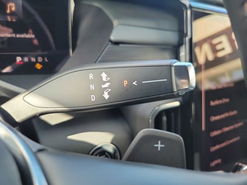 Used 2024 GMC Acadia AT4 w/ Luxury Package image 27