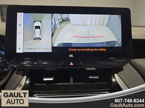 Used 2023 Toyota Venza Limited image 10