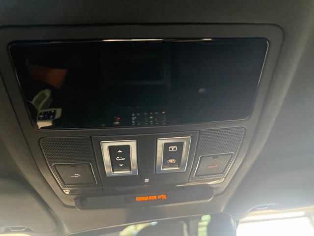 Used 2024 Land Rover Defender 110 SE AWD/4WD image 19