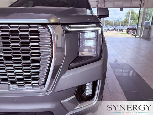 Used 2023 GMC Yukon Denali RWD image 10