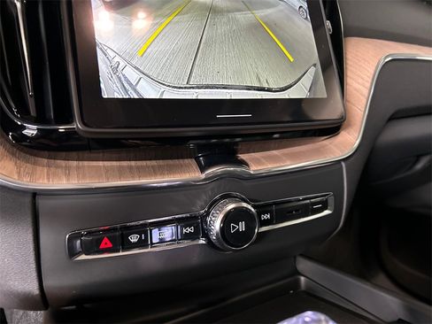 New 2026 Volvo XC60 B5 Plus w/ Protection Package Premier image 18