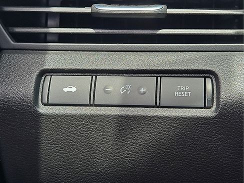 Used 2024 Nissan Altima 2.5 SR FWD image 15