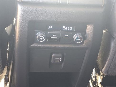 Used 2020 Chevrolet Traverse LT w/ Driver Confidence II Package image 10