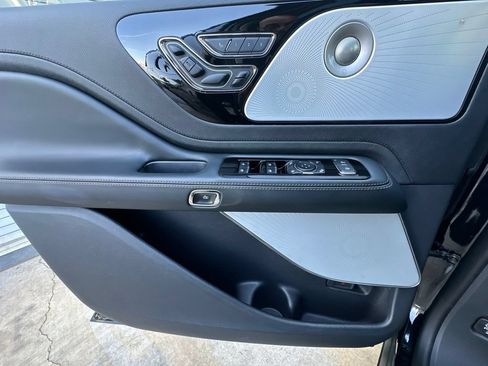 Used 2025 Lincoln Aviator Reserve w/ Equipment Group 201A AWD/4WD image 25