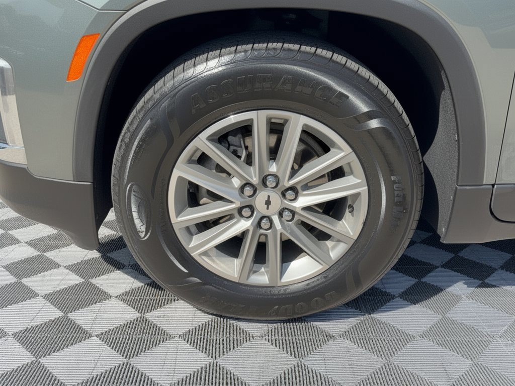 Used 2023 Chevrolet Traverse LT FWD image 13
