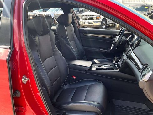 Used 2018 Honda Accord Sport image 9