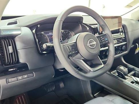 New 2025 Nissan Pathfinder SV image 11