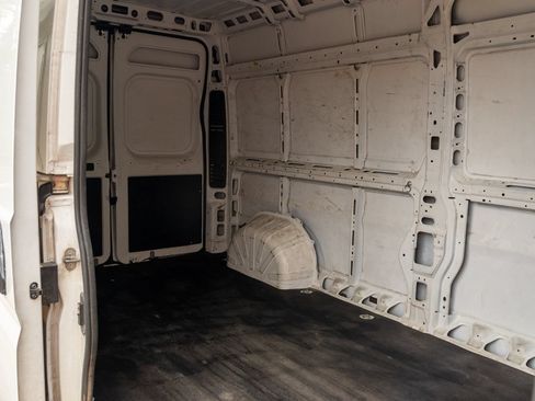 Used 2023 RAM ProMaster 2500 FWD image 3