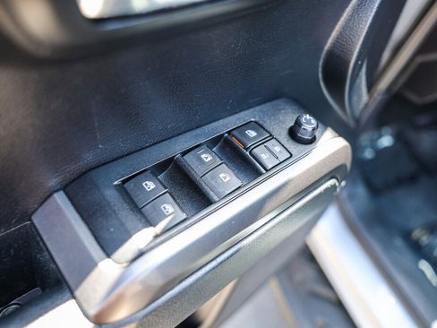 Used 2019 Toyota Tacoma TRD Off-Road AWD/4WD image 10