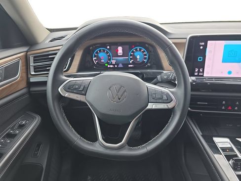 Certified 2025 Volkswagen Atlas SE FWD image 18