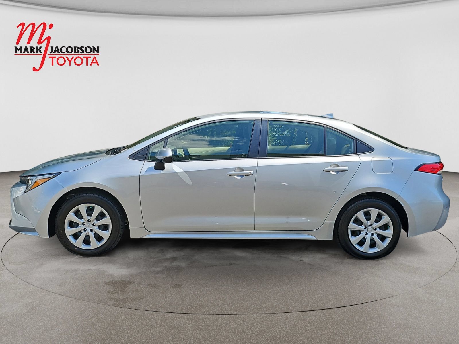 Used 2025 Toyota Corolla LE w/ Convenience Package FWD image 15