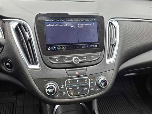 Used 2019 Chevrolet Malibu LT FWD image 25