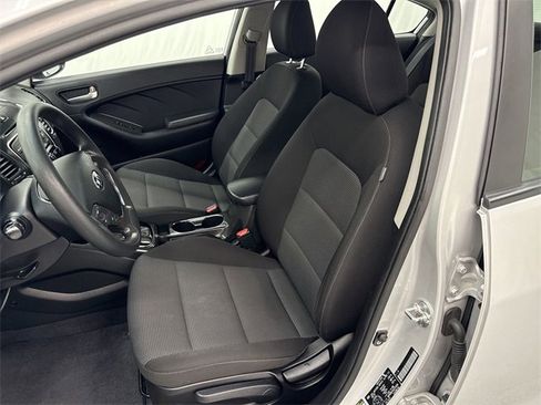 Used 2018 Kia Forte LX image 11