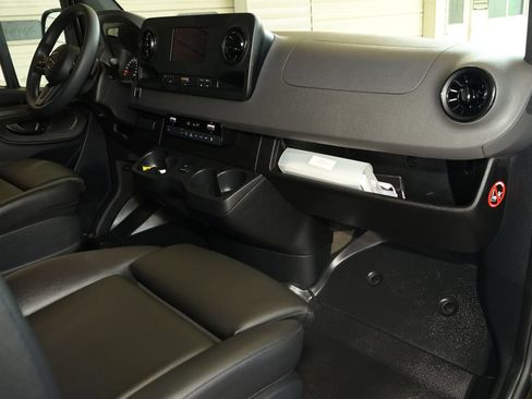 Used 2020 Mercedes-Benz Sprinter 2500 image 5