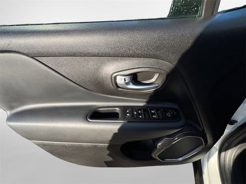 Used 2022 Jeep Renegade Latitude w/ Convenience Group image 27