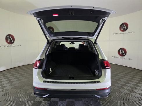 Used 2022 Volkswagen Tiguan SE image 8