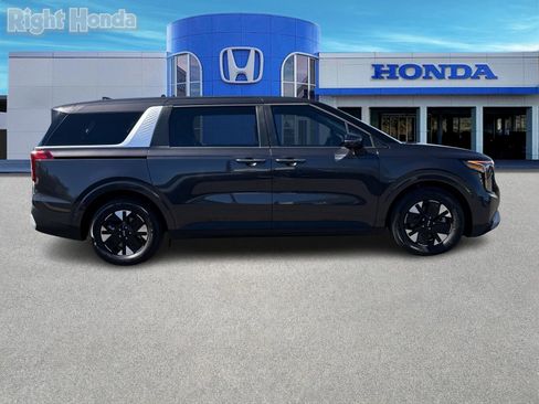 Used 2025 Kia Carnival LXS image 8