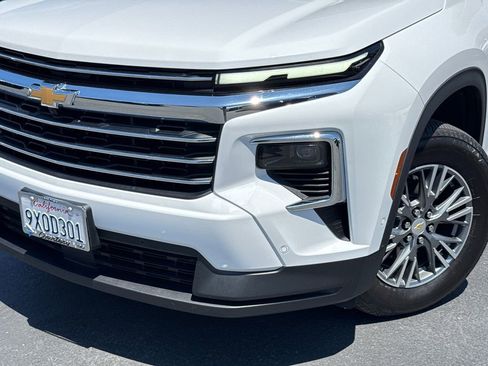 Used 2025 Chevrolet Traverse LT w/ Enhanced Driving Package FWD image 3