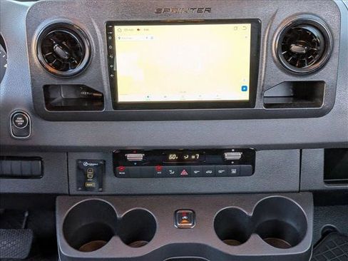 Used 2019 Mercedes-Benz Sprinter 2500 image 10