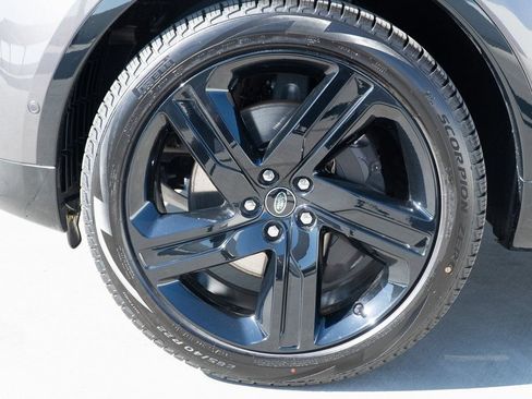 Certified 2025 Land Rover Discovery Dynamic SE AWD/4WD image 11