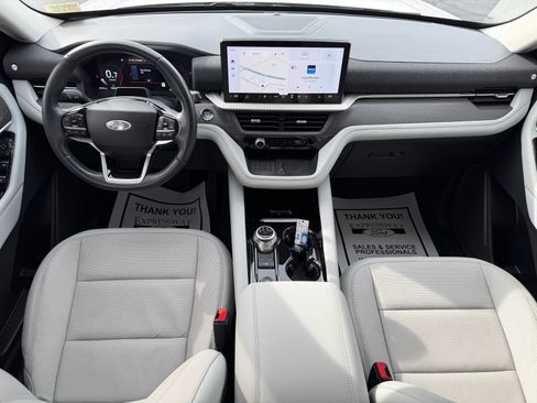 Used 2025 Ford Explorer Platinum w/ Ultimate Package RWD image 17