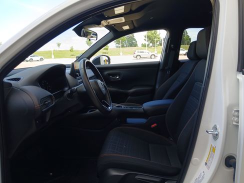 Used 2023 Honda HR-V Sport image 8