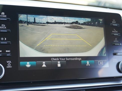 Used 2019 Honda Accord Touring image 18